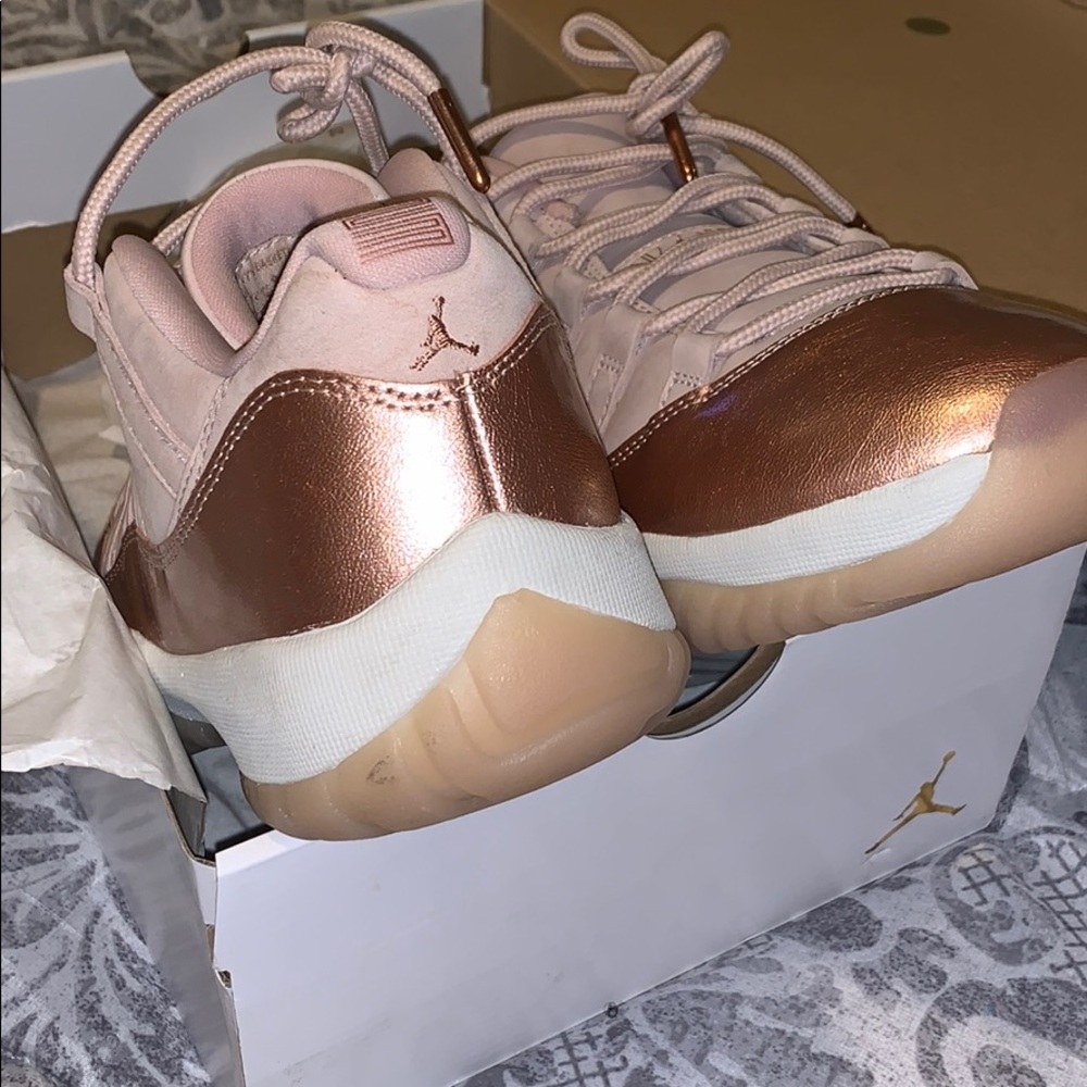 WOMENS AIR JORDAN 11 RETRO (LOW) LIMITED EDITION